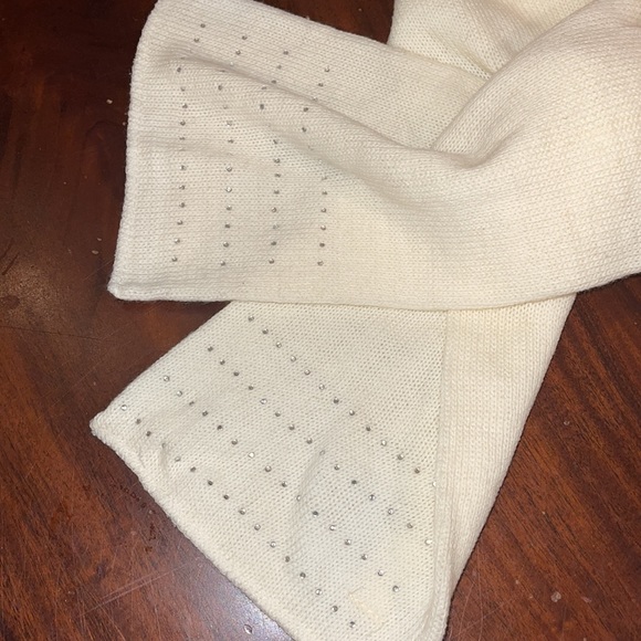 Joe boxer crystal cream  scarf with knit hat attached new set - Picture 3 of 3